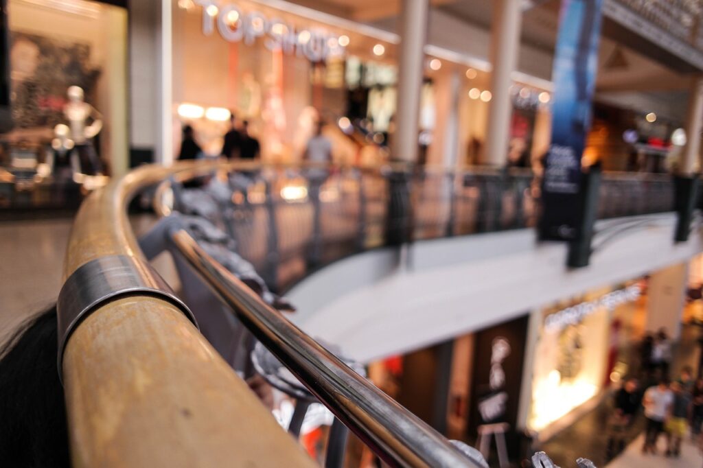 shopping center, blue water, bokeh-318602.jpg